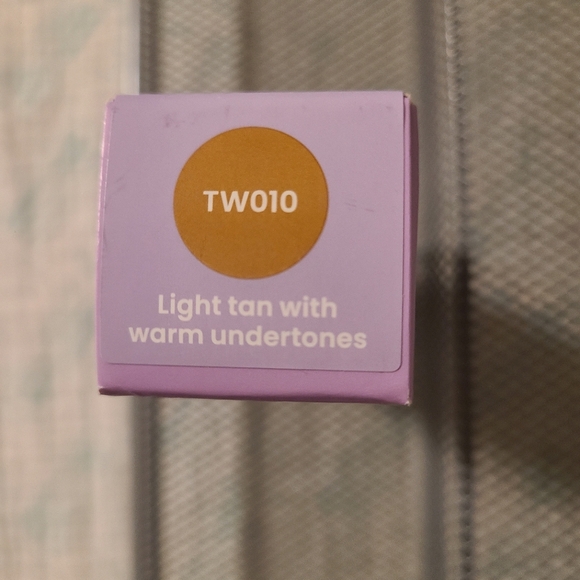 JOAH crystal glow tinted luminizer stick .38 oz/11 g NIB Shade TW010 light tan - Picture 6 of 10